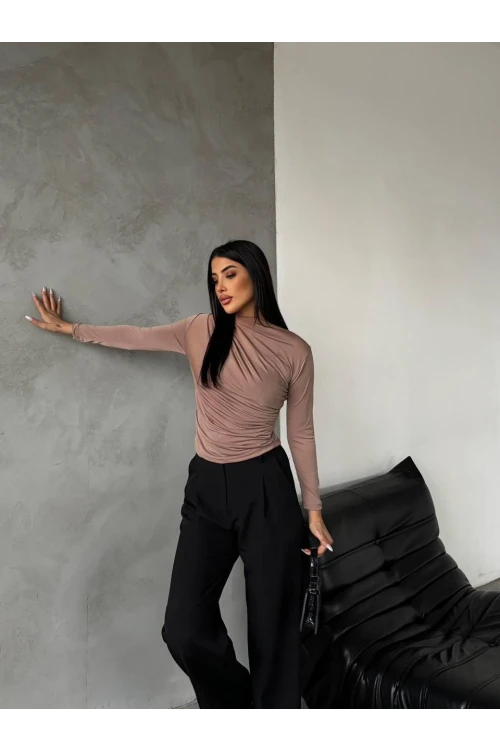 Kadın Bisküvi Omuz ve Beli Büzgülü Yarım Balıkçı Yaka Sandy Bluz HZL24W-FRY122451