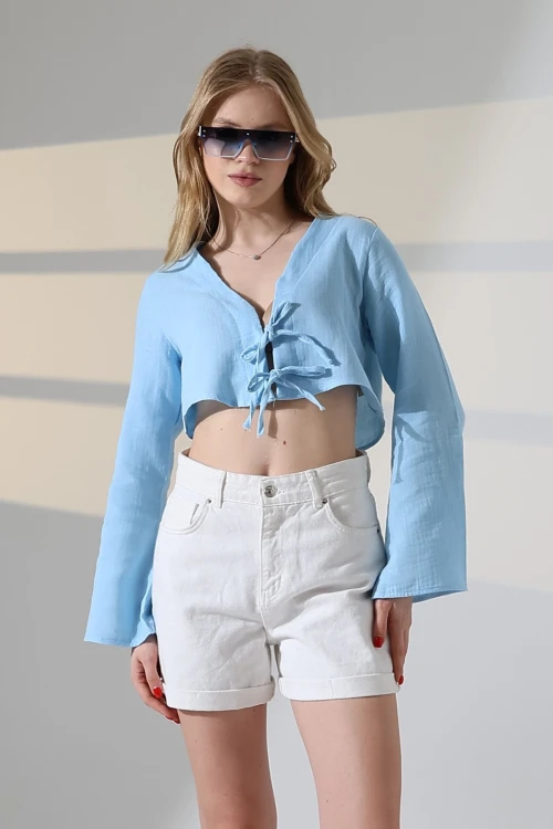 Kadın Buz Mavi Önden Bağlamalı Müslin Kumaş Crop Bluz HZL25S-DSB104071