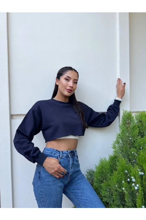 Kadın Lacivert Basic Bisiklet Yaka Uzun Kollu Crop Sweatshirt HZL24W-ZK11351