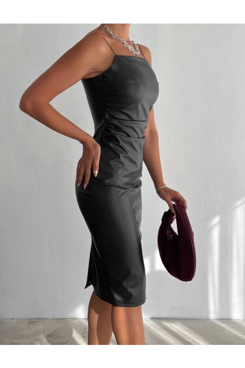 Kadın Siyah Askılı Yandan Drape Detaylı Suni Deri Elbise HZL24S-FRY122491