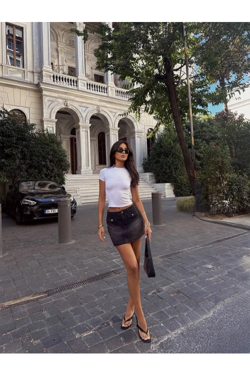 Kadın Siyah Metal Düğmeli Cepli Mini Kot Etek HZL24S-ZK14501