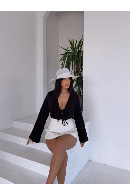 Kadın Siyah Önden Bağlamalı Müslin Kumaş Crop Bluz HZL25S-DSB104071