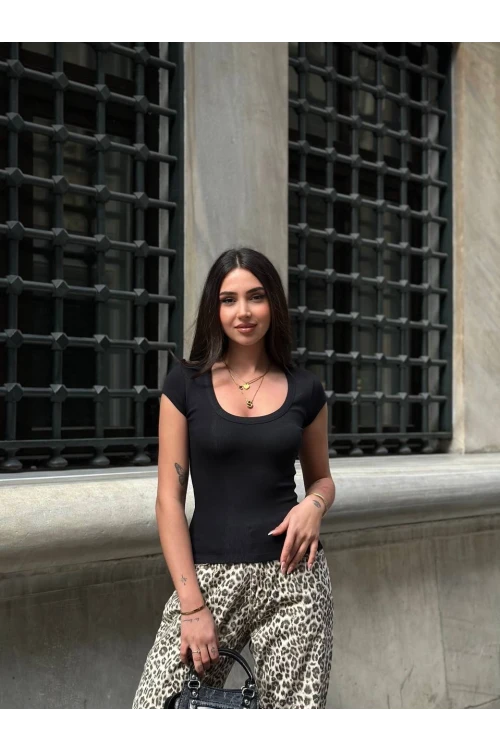 Kadın Siyah Oval Yaka T-Shirt HZL25S-ZK11681