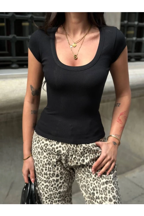 Kadın Siyah Oval Yaka T-Shirt HZL25S-ZK11681