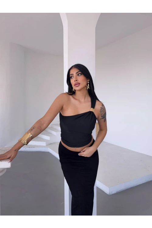 Kadın Siyah Tek Omuz Gold Metal Detaylı Bluz HZL25S-FRY123111