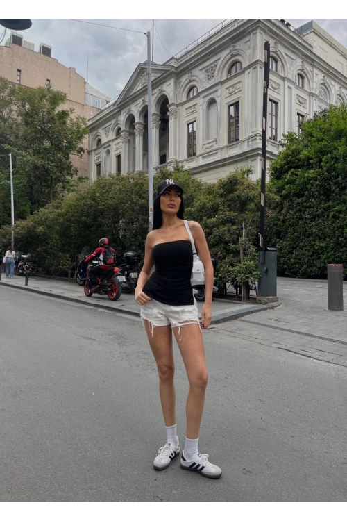 Kadın Siyah Yanı Büzgülü Çift Yırtmaçlı Straplez Bluz HZL24S-ZK13091