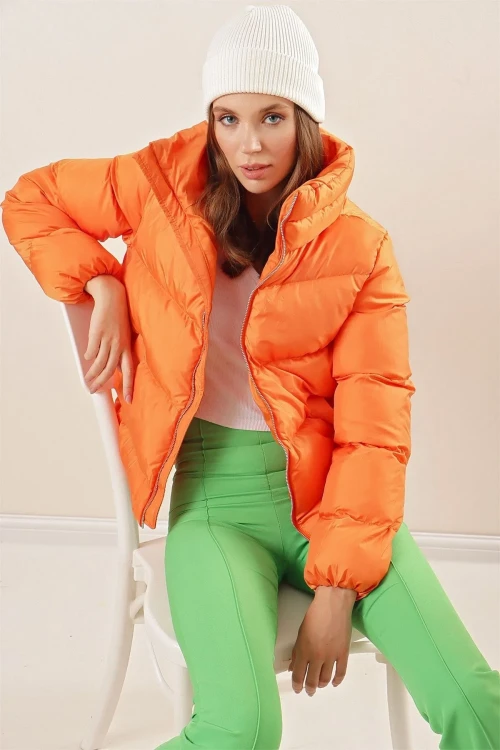 Kadın Turuncu Dik Yaka Bel Büzgülü Şişme Mont HZL25W-BD131791