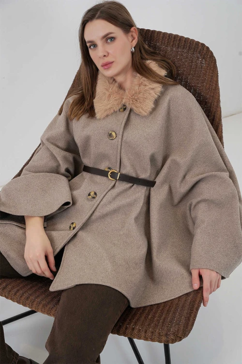 Kadın Bej Yakası Kürklü Düğmeli Kemerli Kaşe Panço HZL25W-BD191651