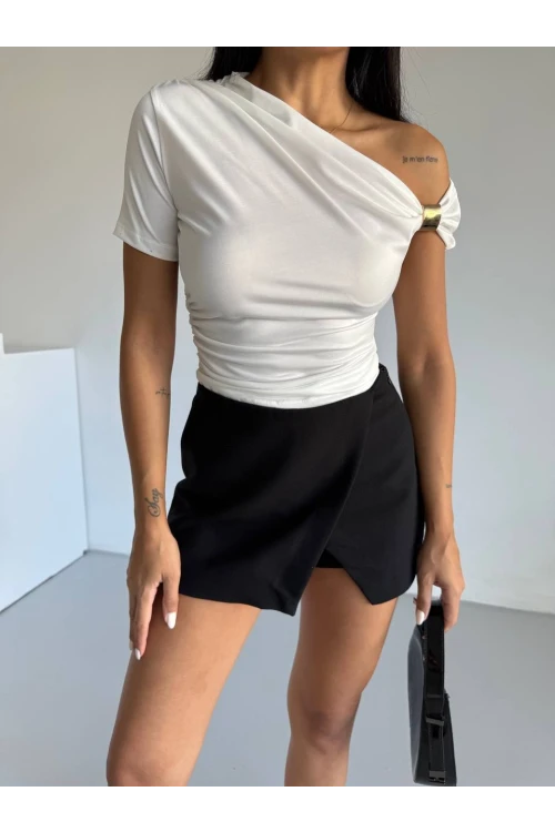 Kadın Beyaz Asimetrik Drapelim Omuz Aksesuarlı Sandy Bluz HZL25S-FRY123231