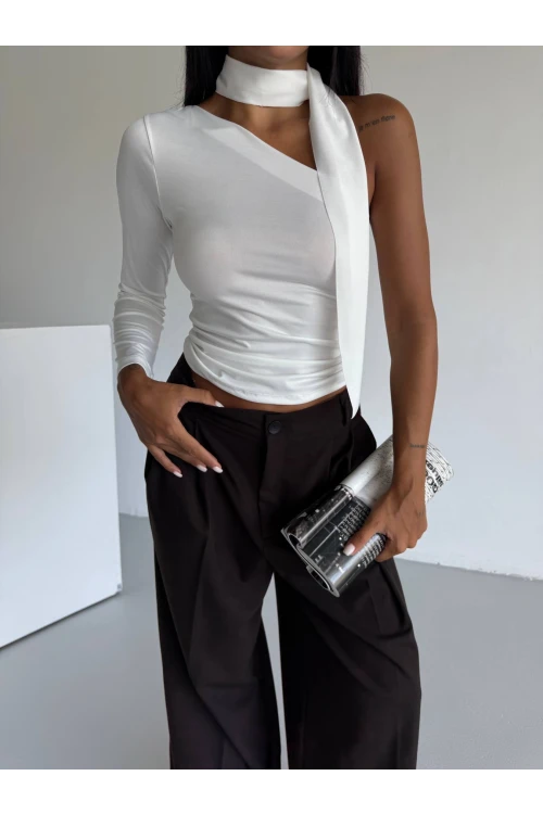 Kadın Beyaz Fularlı Sandy Kumaş Asimetrik Kesim Bluz HZL25S-FRY123371