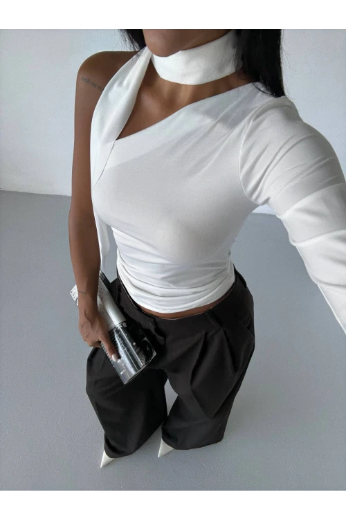 Kadın Beyaz Fularlı Sandy Kumaş Asimetrik Kesim Bluz HZL25S-FRY123371