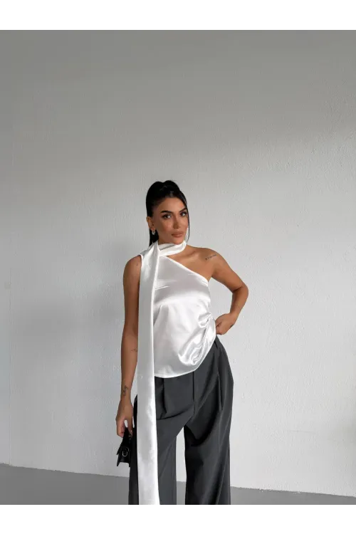Kadın Beyaz Saten Şal Yaka Boyun Bağlamalı Asimetrik Bluz HZL26W-FRY123731