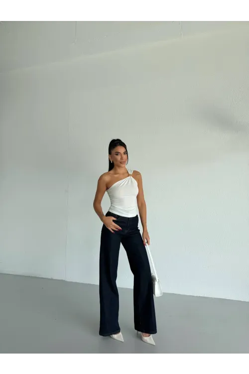 Kadın Beyaz Tek Omuz Gold Metal Detaylı Sandy Bluz HZL26S-FRY123821