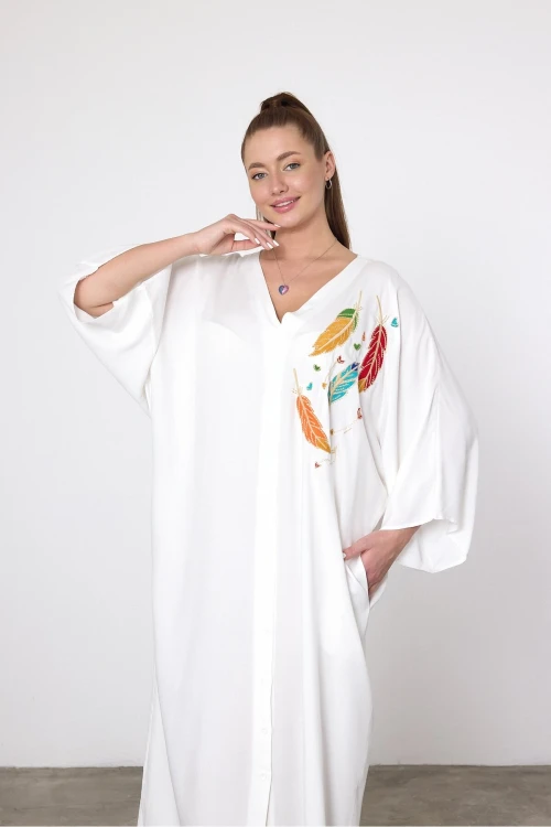 Kadın Beyaz V Yaka Nakış Detaylı Büyük Beden Gömlek Elbise HZL25S-VM10421