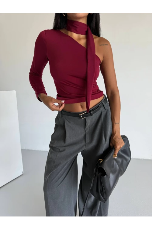 Kadın Bordo Fularlı Sandy Kumaş Asimetrik Kesim Bluz HZL25S-FRY123371