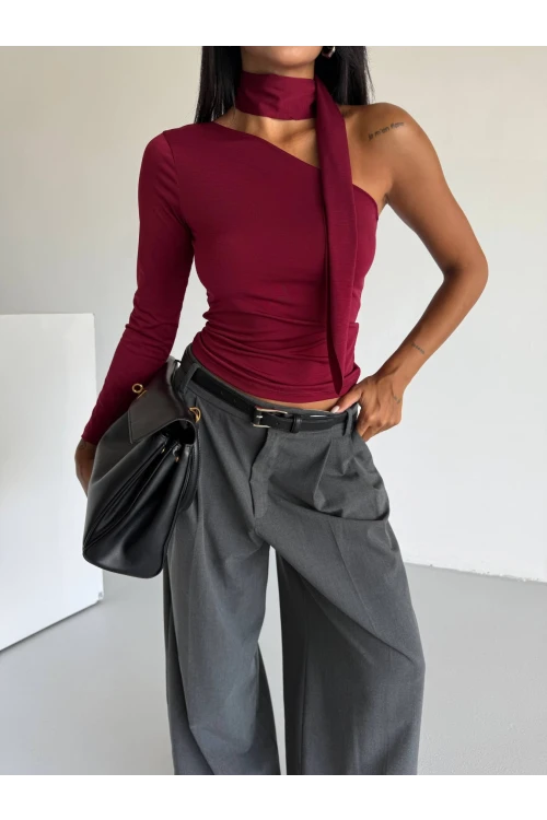 Kadın Bordo Fularlı Sandy Kumaş Asimetrik Kesim Bluz HZL25S-FRY123371