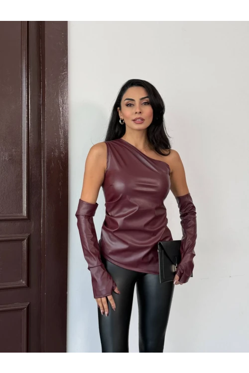 Kadın Bordo Tek Omuz Asimetrik Kesim Eldiven Detay Deri Bluz HZL25W-FRY123641