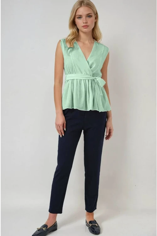 Kadın Çağla Yeşil Kruvaze Yaka Beli Lastikli Kuşaklı Bluz HZL25S-BD19661