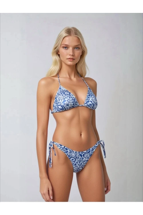 Kadın Çini Desen Mavi Beyaz Desen Boyundan İp Bağlamalı Üçgen Bikini Takımı HZL25S-LC5005