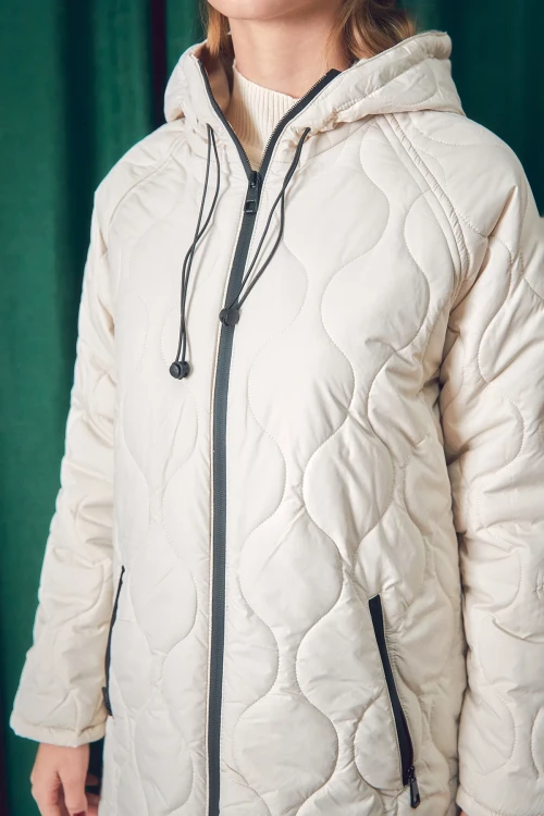 Kadın Ekru Kapüşonlu Kapitone Uzun Şişme Mont HZL24W-BD151771