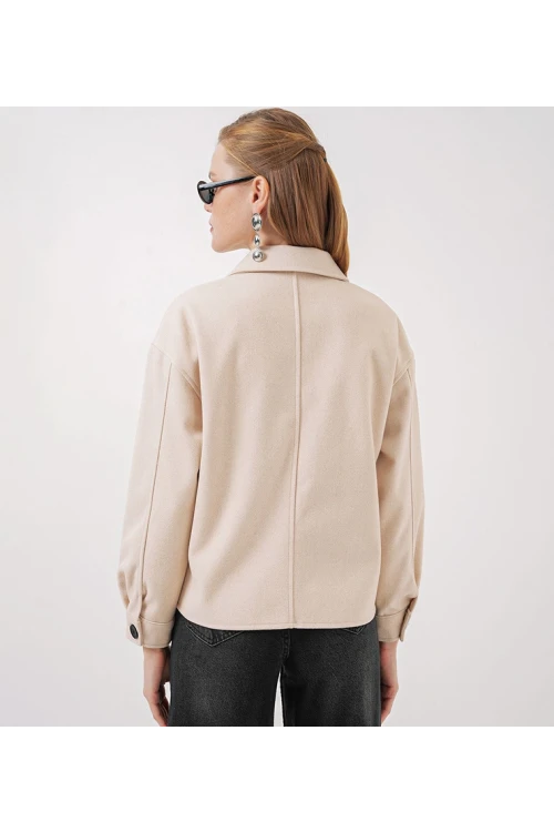 Kadın Krem Düğmeli Cepli Kısa Kaşe Ceket HZL25W-BD107131