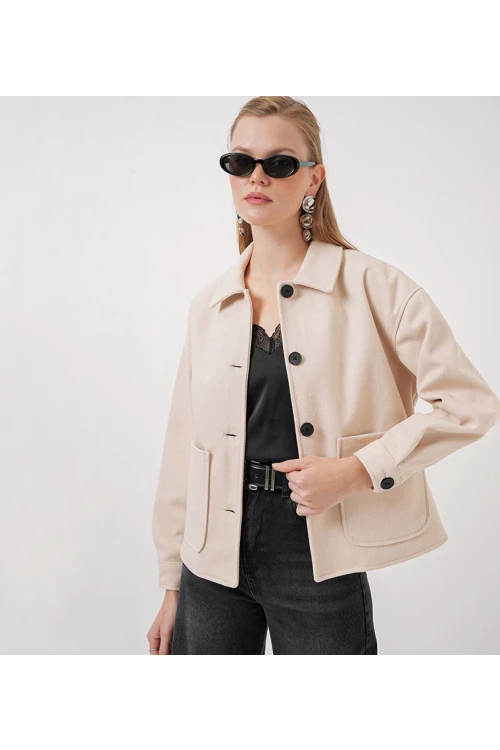 Kadın Krem Düğmeli Cepli Kısa Kaşe Ceket HZL25W-BD107131