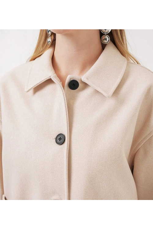 Kadın Krem Düğmeli Cepli Kısa Kaşe Ceket HZL25W-BD107131