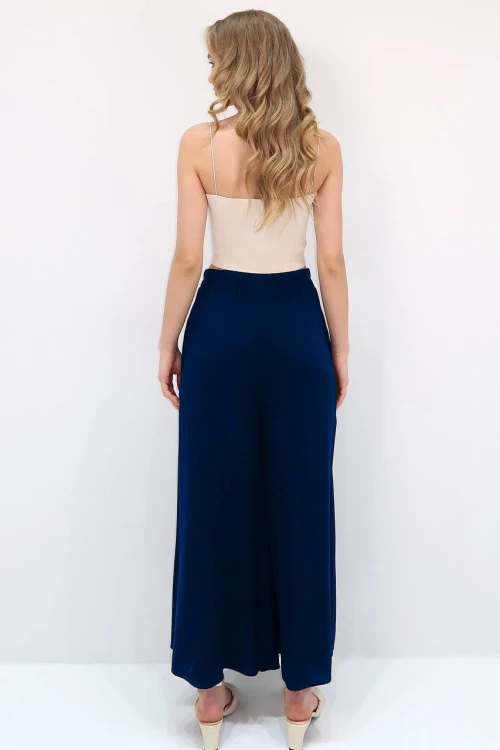 Kadın Lacivert Beli Lastikli Nakış Detaylı Bol Kesim Viskon Pantolon HZL25S-VM10301