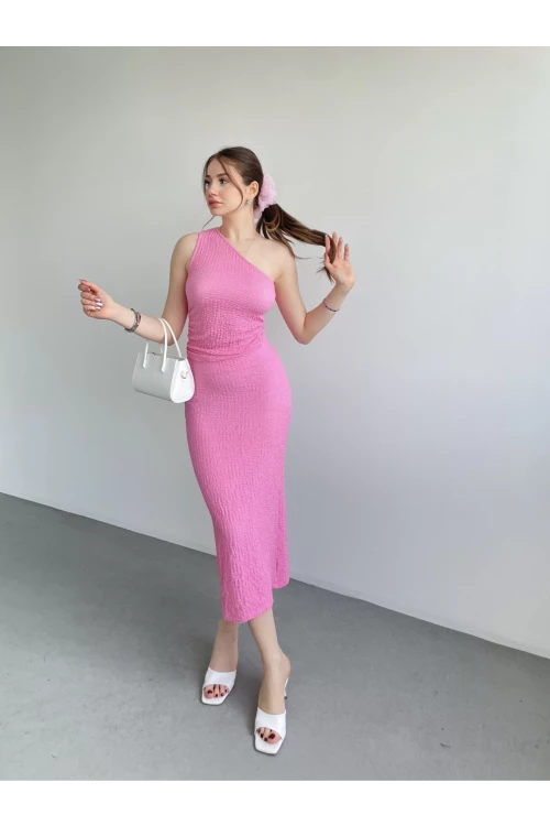 Kadın Pembe Gofre Kumaş Tek Omuz Bluz HZL25S-ZK13271