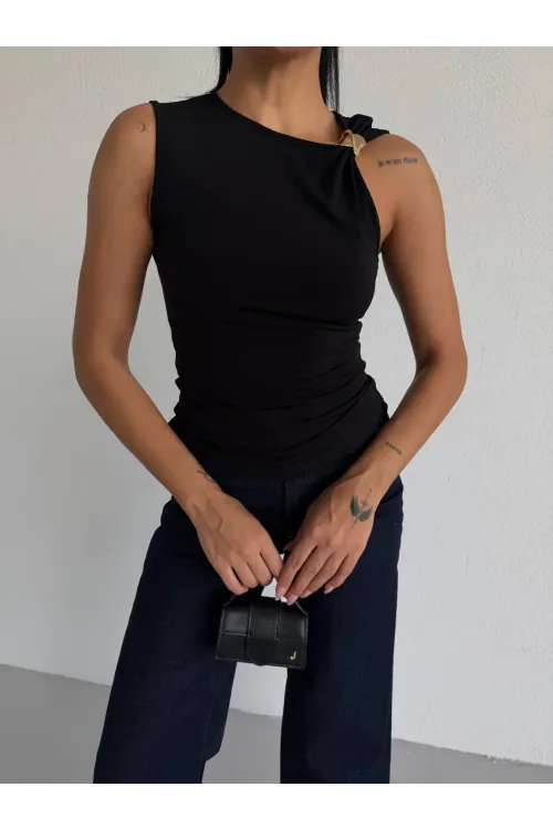 Kadın Siyah Bisiklet Yaka Gold Tokalı Omuz Detaylı Bluz HZL26W-FRY123761