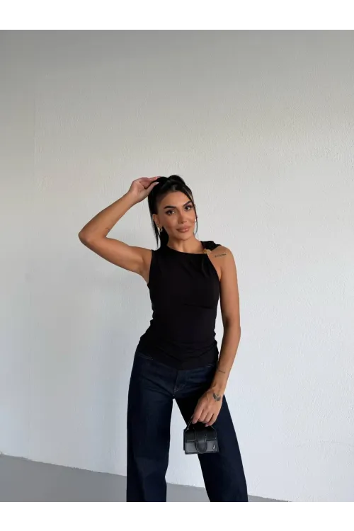 Kadın Siyah Bisiklet Yaka Gold Tokalı Omuz Detaylı Bluz HZL26W-FRY123761