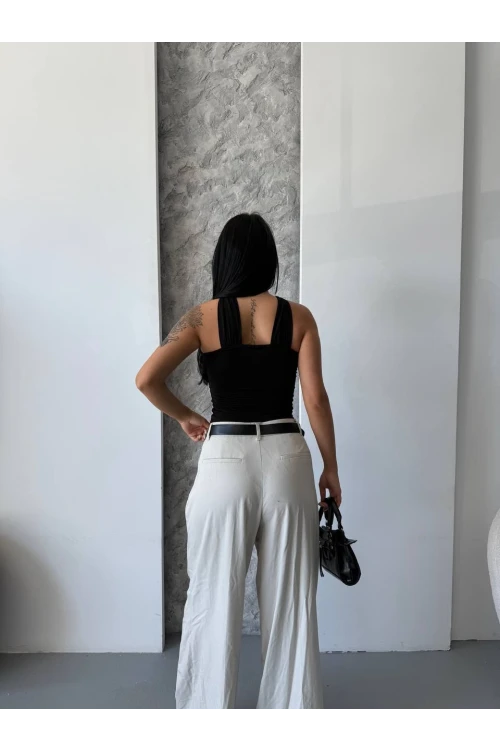 Kadın Siyah Halter Yaka Metal Detaylı Şık Crop Bluz HZL25S-FRY123251