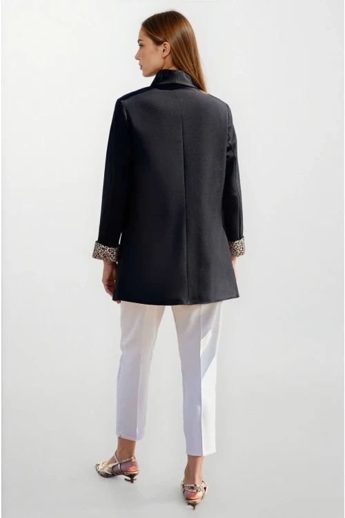 Kadın Siyah Leopar Astarlı Düğme Detaylı Blazer Ceket HZL25W-BD107041