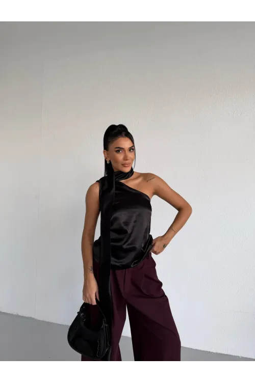 Kadın Siyah Saten Şal Yaka Boyun Bağlamalı Asimetrik Bluz HZL26W-FRY123731