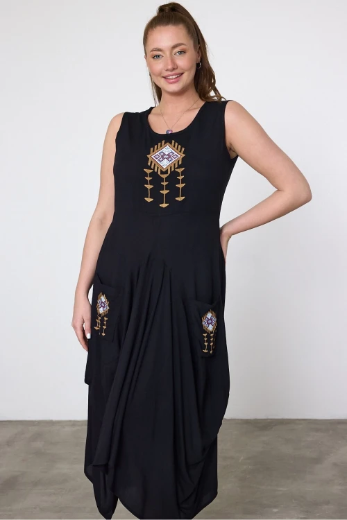 Kadın Siyah Sıfır Kol Nakış Detaylı Cepli Şalvar Elbise HZL25S-VM10351