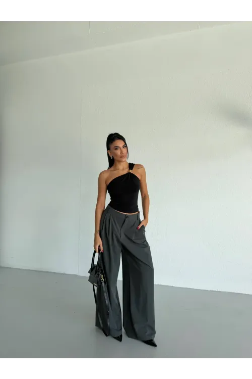 Kadın Siyah Tek Omuz Gold Metal Detaylı Sandy Bluz HZL26S-FRY123821