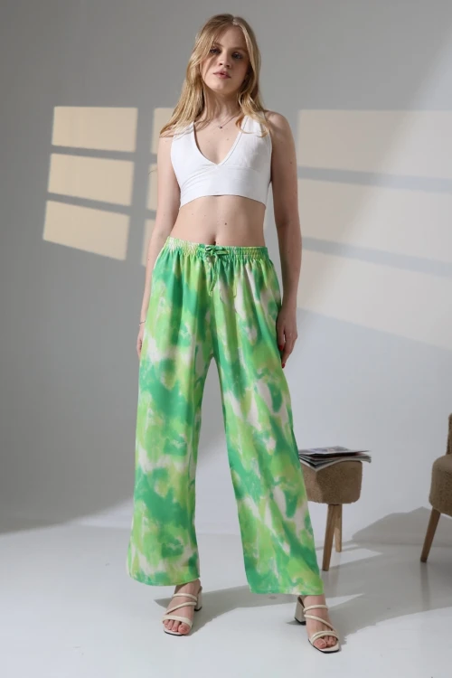 Kadın Yeşil Desenli Beli Lastikli Cepsiz Bol Kesim Viskon Pantolon HZL25S-DSB17771