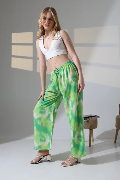 Kadın Yeşil Desenli Beli Lastikli Cepsiz Bol Kesim Viskon Pantolon HZL25S-DSB17771