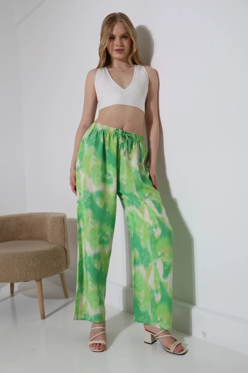 Kadın Yeşil Desenli Beli Lastikli Cepsiz Bol Kesim Viskon Pantolon HZL25S-DSB17771