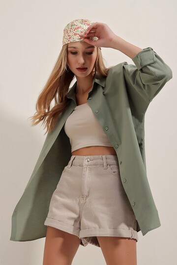 Kadın Haki Arkası Düğmeli Boyfriend Poplin Gömlek HZL22S-BD139521
