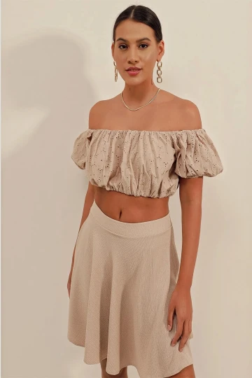 Kadın Bej Carmen Yaka Bel Büzgülü Fistolu Straplez Bluz HZL23S-BD104811