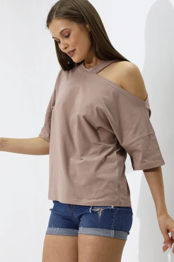 Kadın Bej Düz Oversize Kayık Yaka Omuz Detay Örme T-Shirt  HZL23S-DSB120191