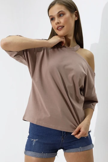 Kadın Bej Düz Oversize Kayık Yaka Omuz Detay Örme T-Shirt  HZL23S-DSB120191