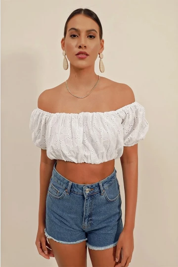 Kadın Beyaz Carmen Yaka Bel Büzgülü Fistolu Straplez Bluz HZL23S-BD104811