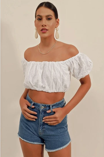 Kadın Beyaz Carmen Yaka Bel Büzgülü Fistolu Straplez Bluz HZL23S-BD104811