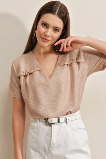 Kadın Krem Oversize Fırfırlı V Yaka Örme Bluz HZL23S-BD104581