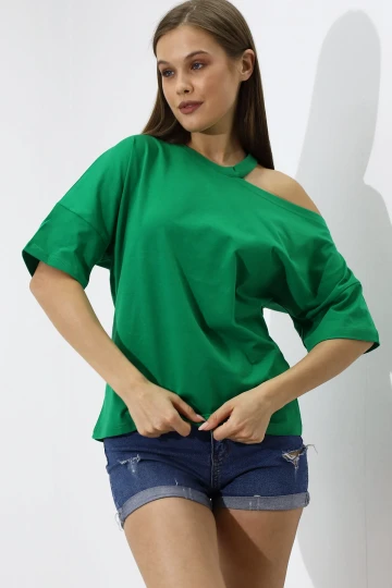 Kadın Yeşil Düz Oversize Kayık Yaka Omuz Detay Örme T-Shirt  HZL23S-DSB120191