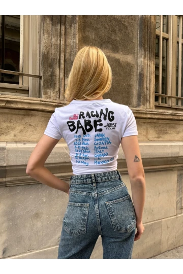 Kadın Beyaz Organik Pamuk Racing Babe Baskılı Kısa Kollu Crop Bluz HZL24S-ZK10961