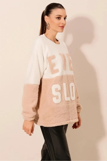 Kadın Krem Beyaz Blok EVER SLOW Baskılı Rahat Peluş Sweatshirt HZL23W-BD1554781