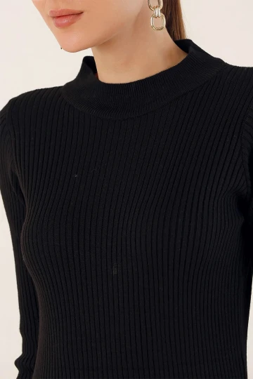 Kadın Siyah Yırtmaçlı Yarım Boğazlı Midi Boy Triko Elbise HZL24W-BD1101761